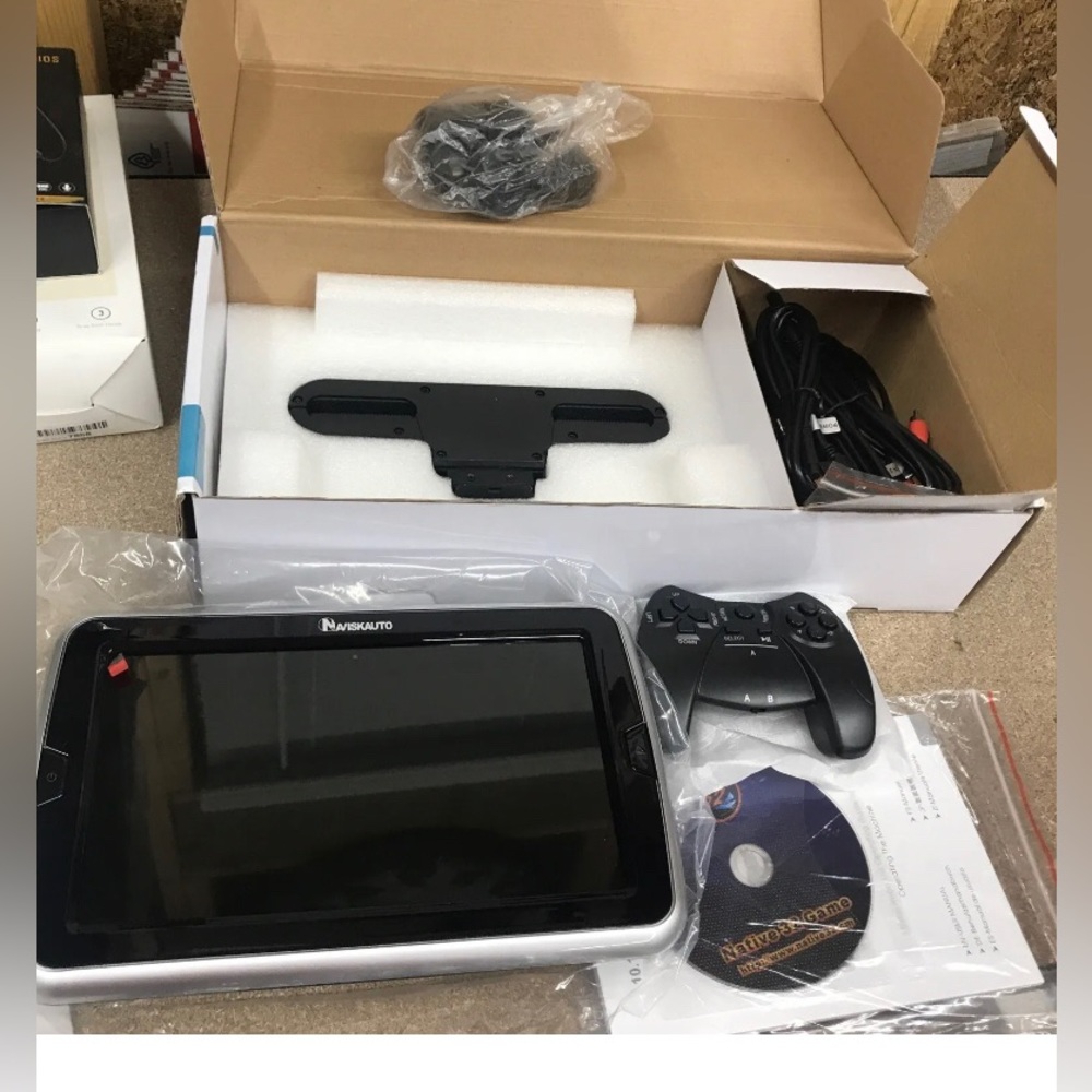 Naviskauto 10.1” Digital Multimedia Rear-seat Entertainment Gaming System DVD